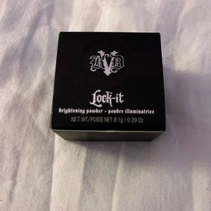 KAT VON D Lock It Brightening Powder in Golden